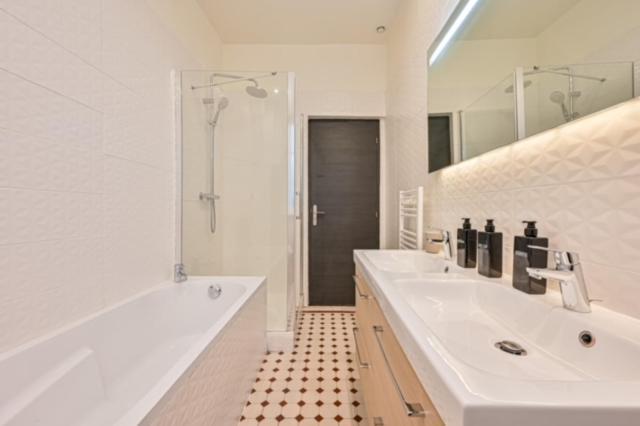 Apartment Elegant 3 Chambres, 3 Salles De Bain- Double Sejour- 16e- Calme Et Standing