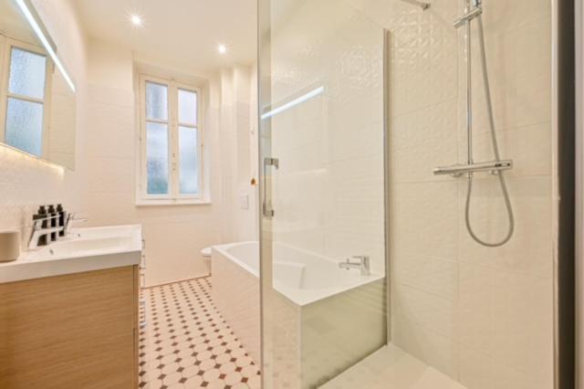 Elegant 3 Chambres, 3 Salles De Bain- Double Sejour- 16e- Calme Et Standing * Paris