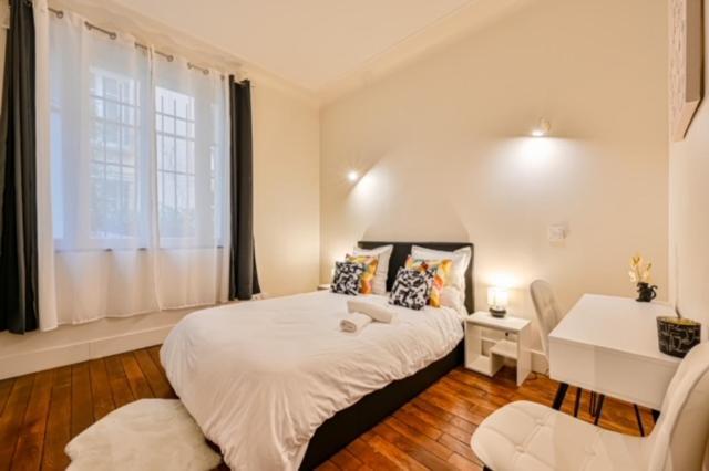 Apartment Elegant 3 Chambres, 3 Salles De Bain- Double Sejour- 16e- Calme Et Standing *