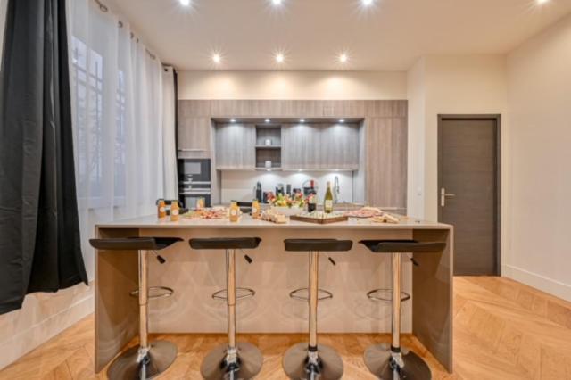 Apartment Elegant 3 Chambres, 3 Salles De Bain- Double Sejour- 16e- Calme Et Standing Paris